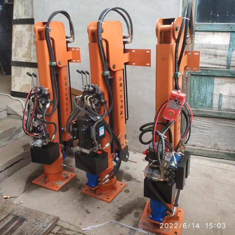 金峰乡重汽蓝牌随车吊 3.2吨 国六动力强 液压驱动 农用自卸起重机